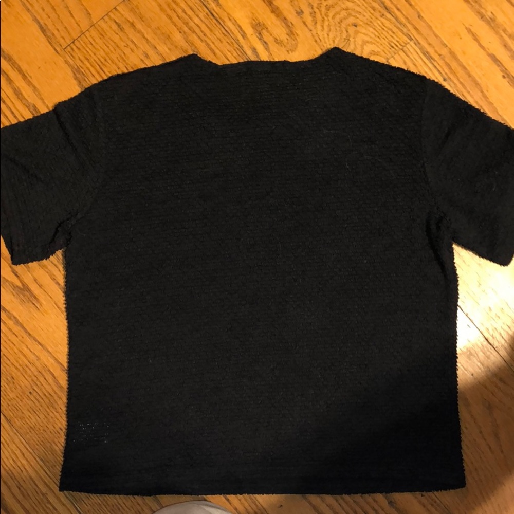 BARELY WORN BLACK TEXTURED T-SHIRT
